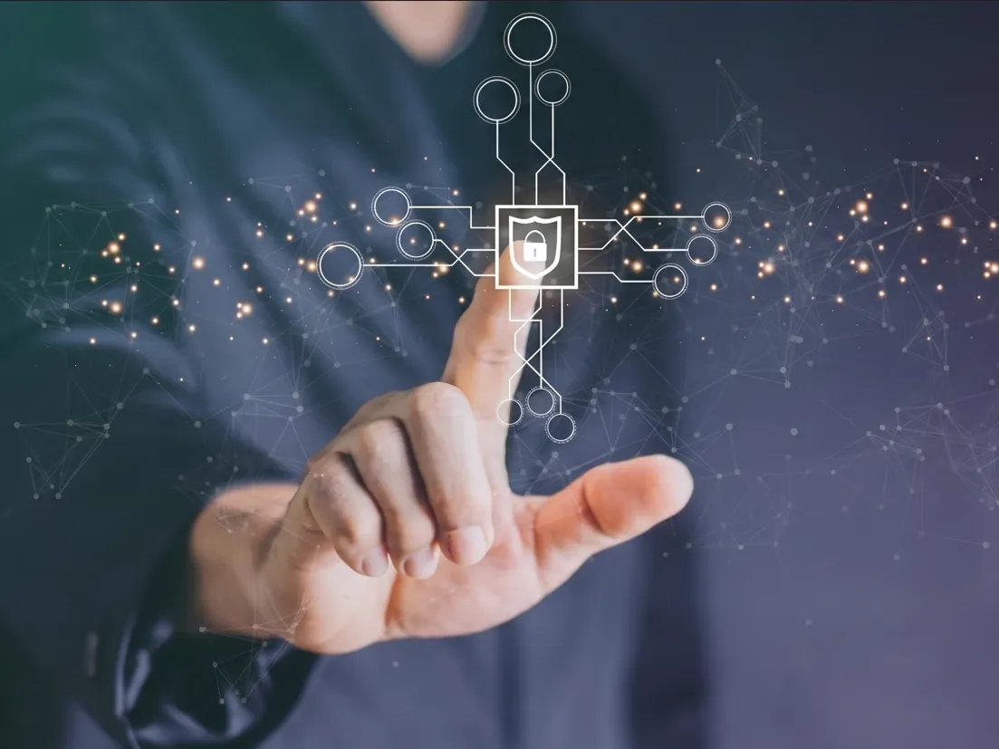 حماية رقمية: درع وقفل فوق شبكة بيانات مع لمسة إصبع